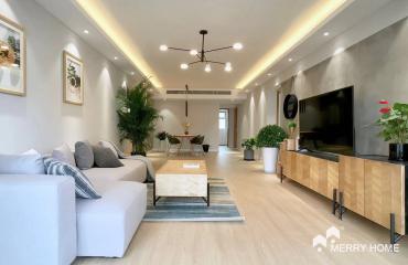 fabulous 4brm with heating rent in Jingan One Park Avenue line7